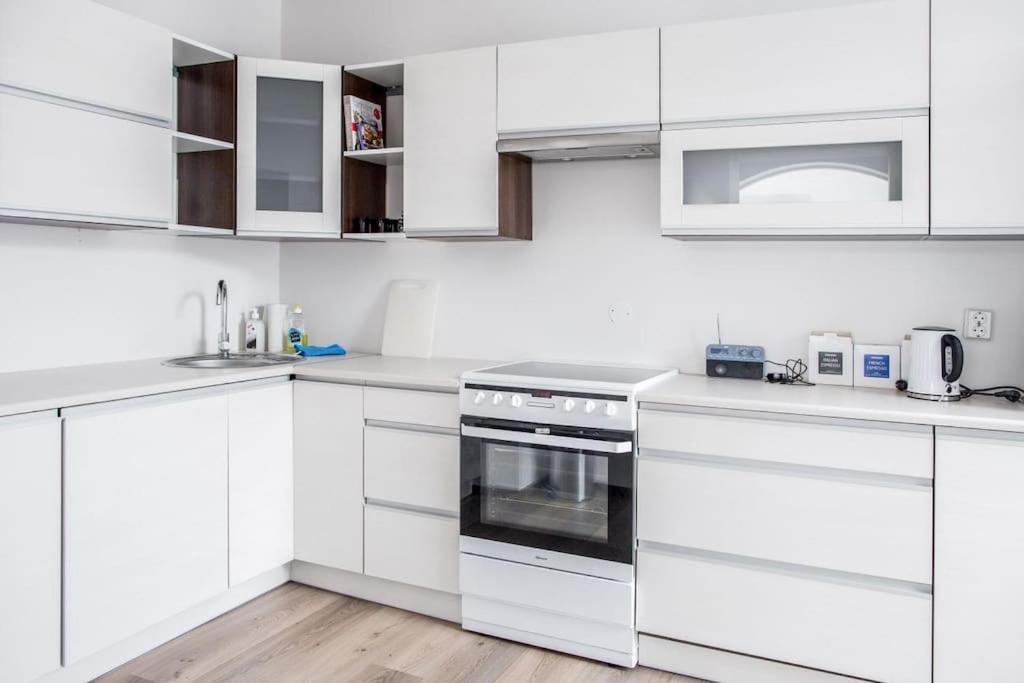Free Parking Space, 2 Bed Room, Short Walk To Brosundet Alesund Exterior photo