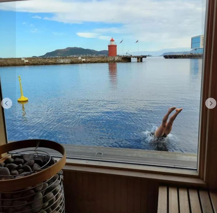 Free Parking Space, 2 Bed Room, Short Walk To Brosundet Alesund Exterior photo