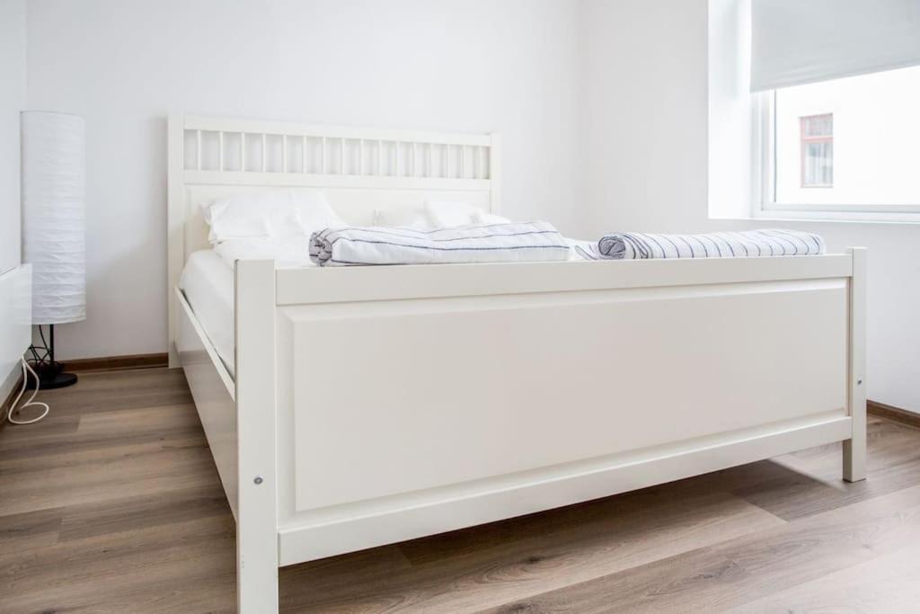 Free Parking Space, 2 Bed Room, Short Walk To Brosundet Alesund Exterior photo
