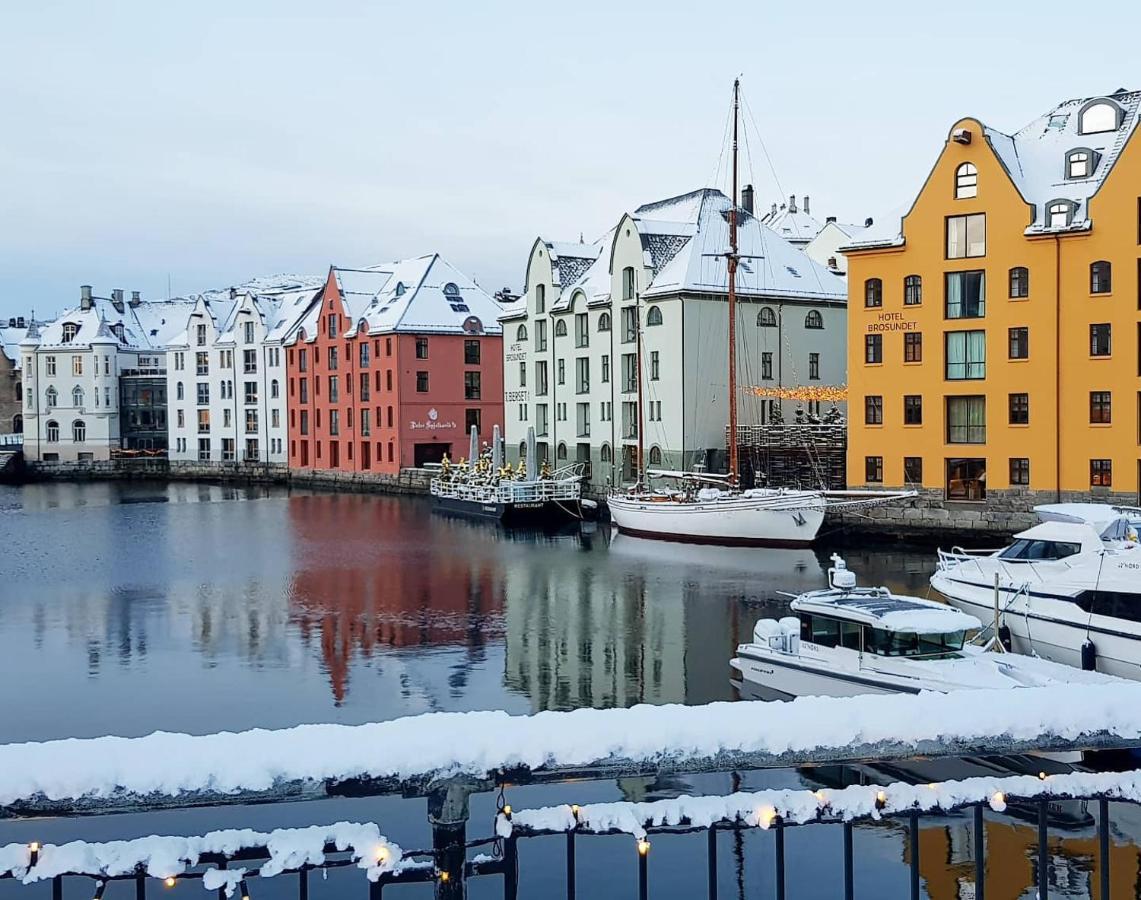 Free Parking Space, 2 Bed Room, Short Walk To Brosundet Alesund Exterior photo